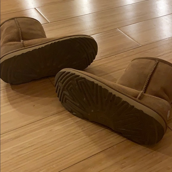 UGGS - Picture 7 of 7